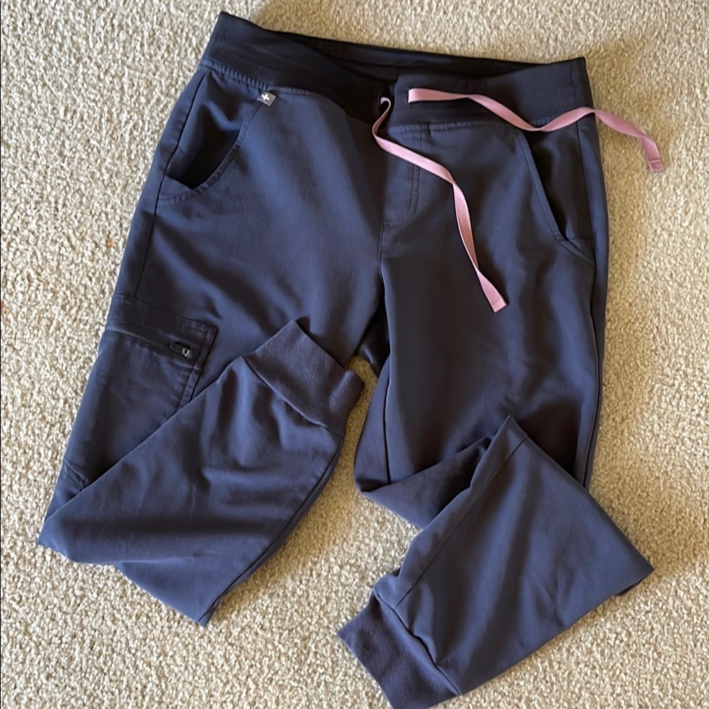 Charcoal figs Zamora jogger scrub pants.